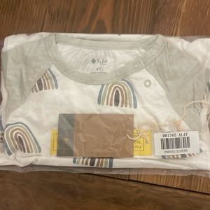NWT Kyte Baby short sleeve romper in aloe rainbow, 4T